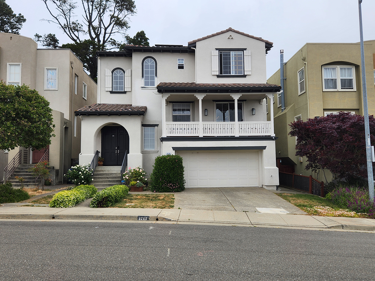 The front garden of an oakland hills property, before landscape installation